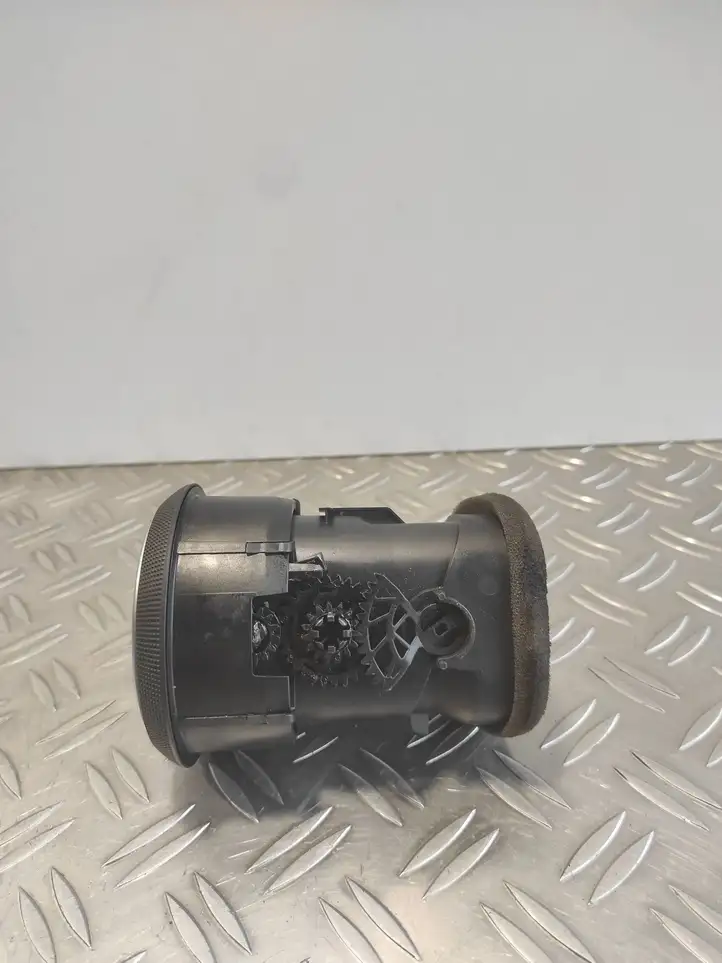 Audi A3/S3 8P (2004 - 2008) 8P0820901D Боковой воздушный дефлектор — фото 3