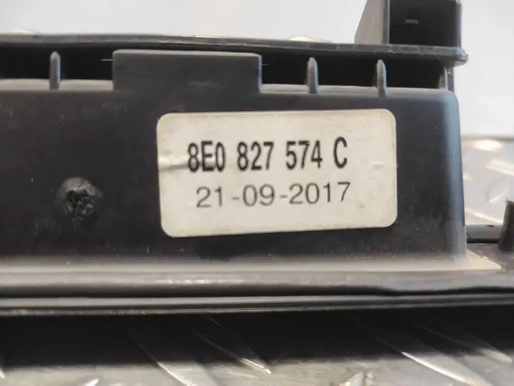 Audi A6 S6 C6 4F (2004 - 2008) 8E0827574C Подсветка номера — фото 3