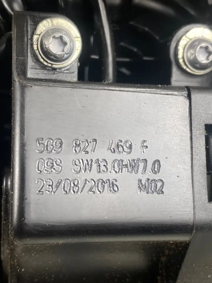 Volkswagen Golf VII (2013 - 2019) 5G9827469F Ручка багажника с камерой — фото 7