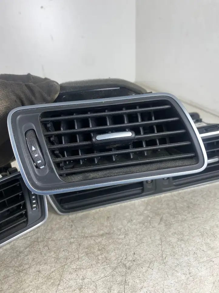 Volkswagen PASSAT B7 (2011 - 2014) 3AB819728A Центральный воздушный дефлектор — фото 5
