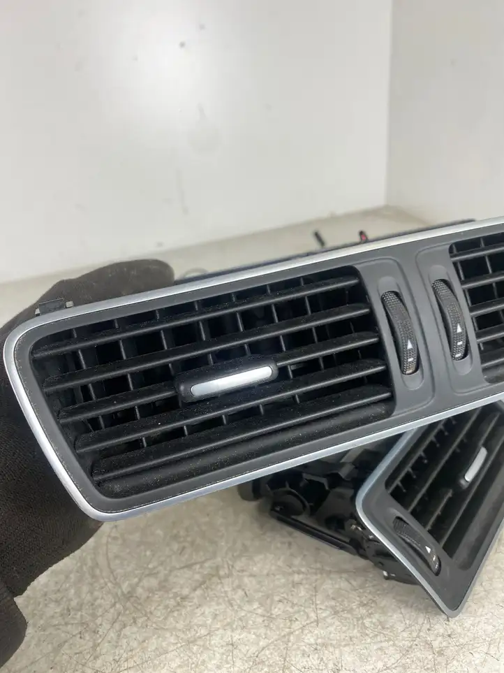 Volkswagen PASSAT B7 (2011 - 2014) 3AB819728A Центральный воздушный дефлектор — фото 7