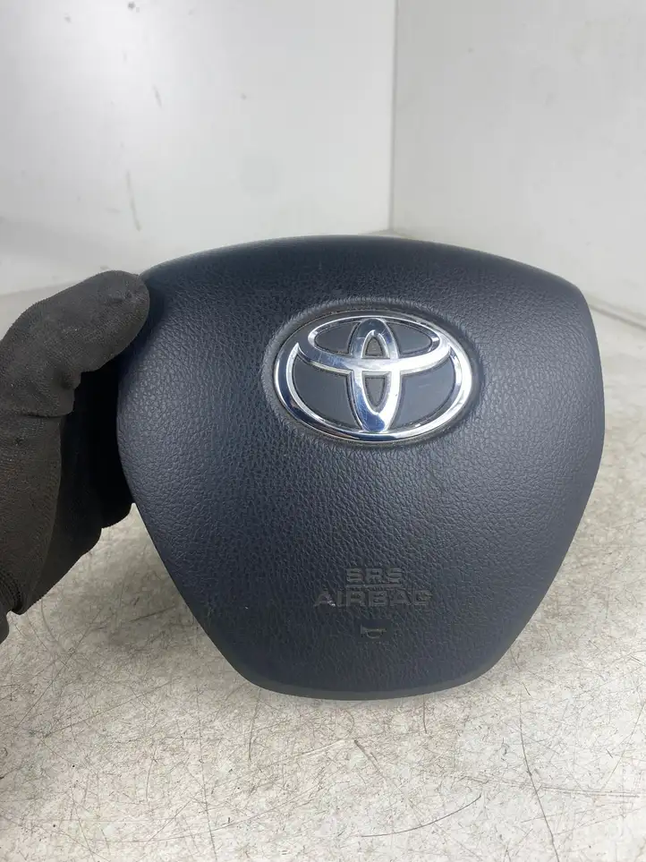 Toyota Auris E180 (2012 - 2018) 4513002450 Подушка безопасности руля — фото 1