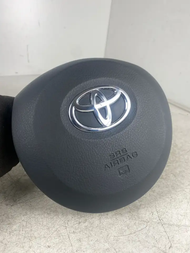 Toyota Yaris (2009 - 2012) 310565699B4U Подушка безопасности руля — фото 1