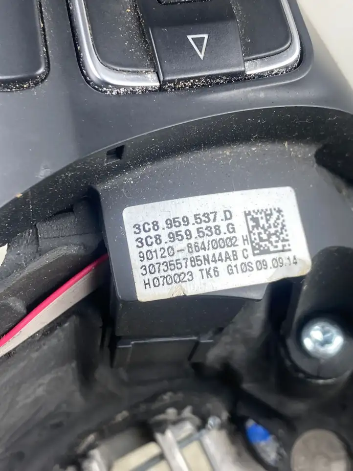 Volkswagen Golf VI (2009 - 2013) 3C8959537D Кнопки на рулевом колесе — фото 3