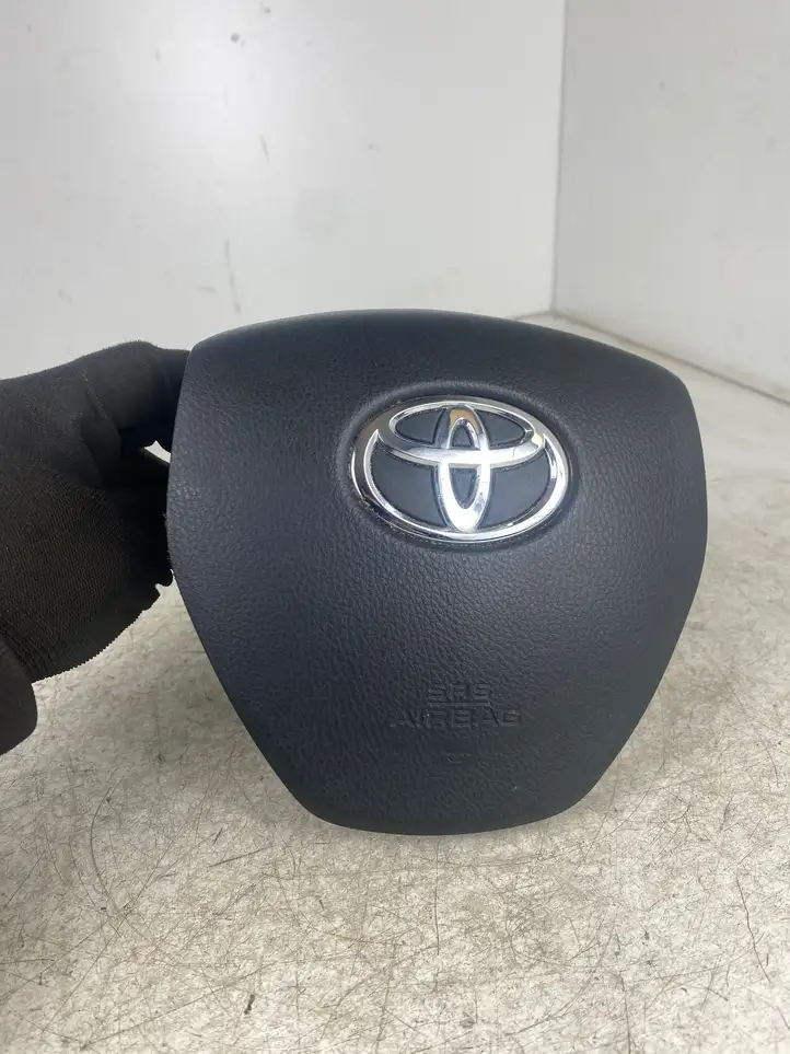 Toyota Corolla E160 E170 (2013 - ) 4513002450 Подушка безопасности руля — фото 1