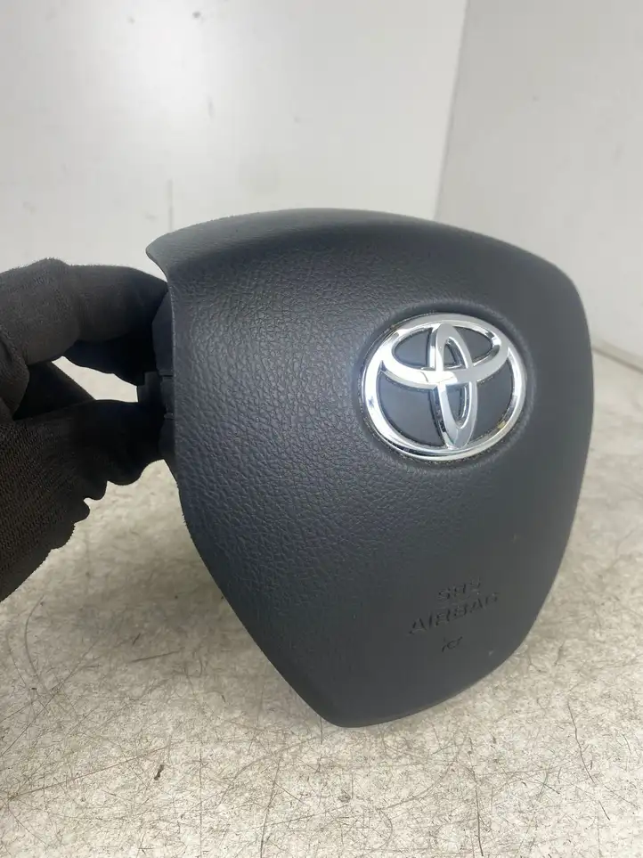 Toyota Corolla E160 E170 (2013 - ) 4513002450 Подушка безопасности руля — фото 2