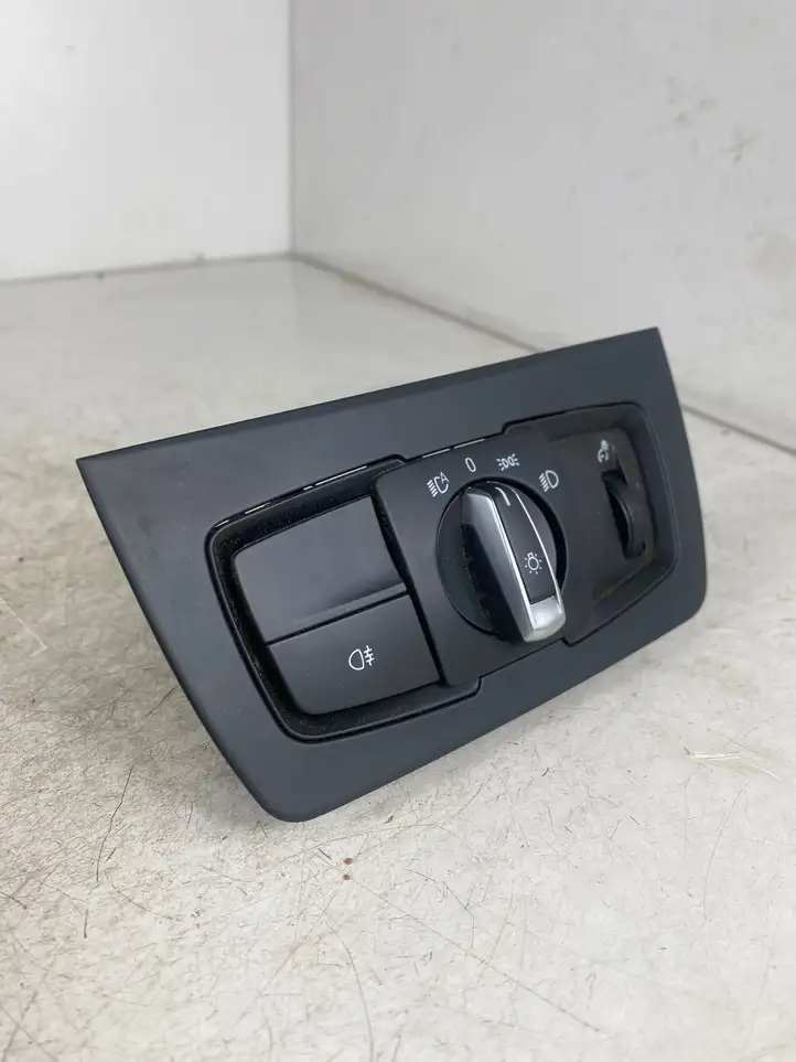 BMW 3 F30 F35 F31 (2012 - 2018) 9265299 Включатель фонарей — фото 2