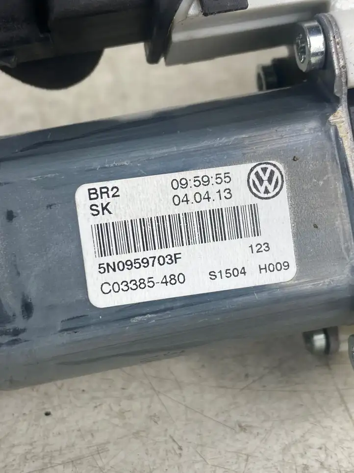 Volkswagen Tiguan (2011 - 2016) 5N0959703F Стеклоподъемник задней двери — фото 2