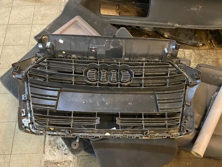 Audi A3/S3 8V (2016 - 2020) Верхняя решетка радиатора — фото 1