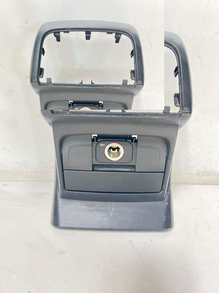 Audi Q5 (2008 - 2012)  8R0864376B Другая центральная деталь консоли (туннеля)