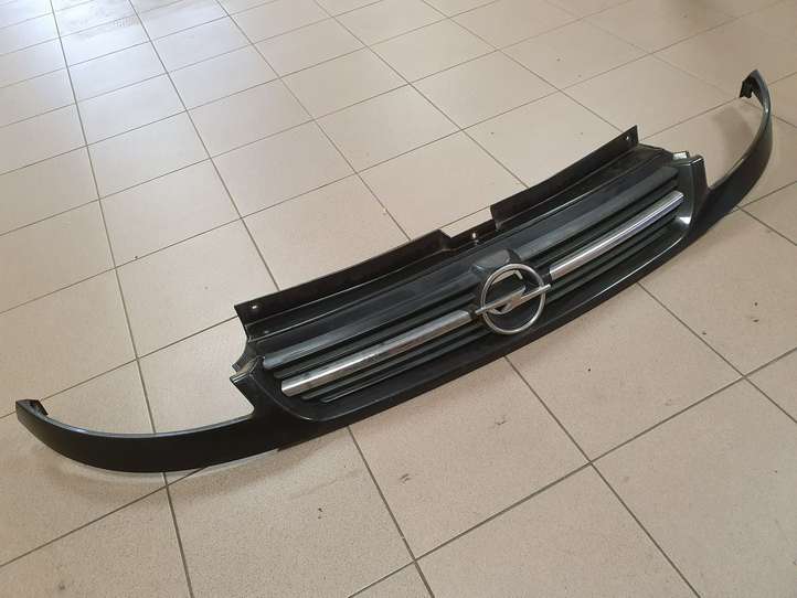 Opel Vivaro (2001 - 2006)  8200044873 Верхняя решётка
