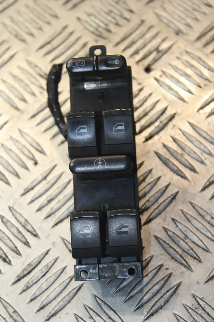 Volkswagen Golf IV (1998 - 2005) VW1J4959857 Блок кнопок стеклоподъемников — фото 1