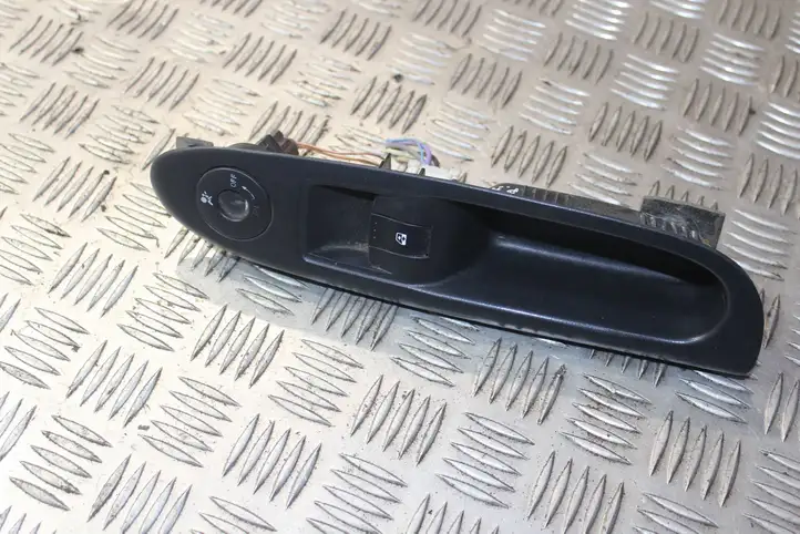Renault Clio II (1998 - 2001) 8200084005 Кнопка стеклоподъемников — фото 1