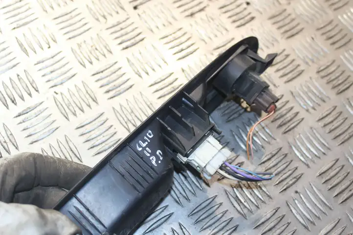 Renault Clio II (1998 - 2001) 8200084005 Кнопка стеклоподъемников — фото 3