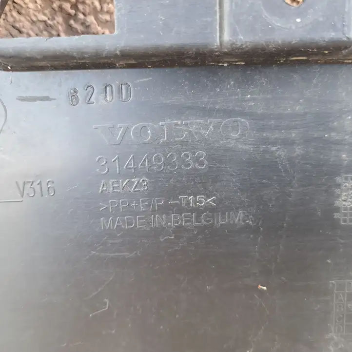 Volvo XC40 (2017 - ) 31449333 Нижняя часть переднего бампера — фото 4