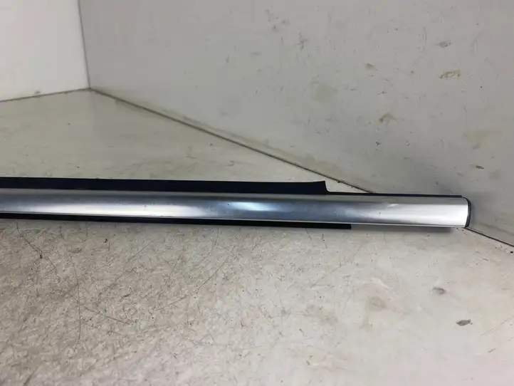 Volkswagen Tiguan (2011 - 2016) 5N0837475E Накладка стекла передней двери — фото 2