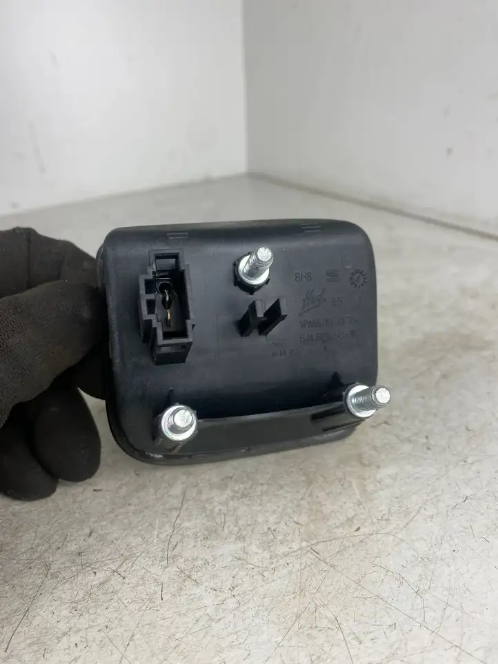 Seat Leon (1P) (2005 - 2012) 6J4827565C Ручка крышки багажника — фото 2