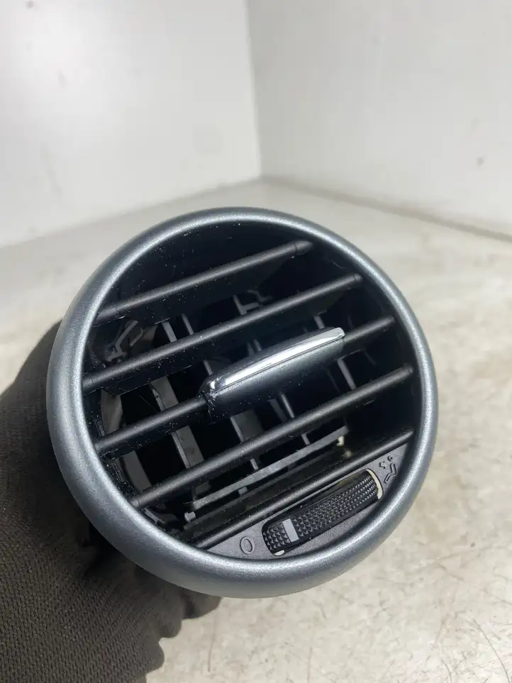 Seat Leon (1P) (2005 - 2012) 5P0819203 Боковой воздушный дефлектор — фото 2