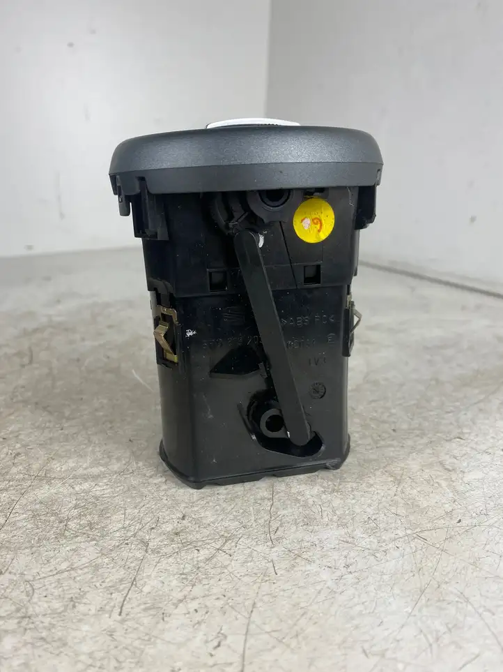Seat Leon (1P) (2005 - 2012) 5P0819203 Боковой воздушный дефлектор — фото 3