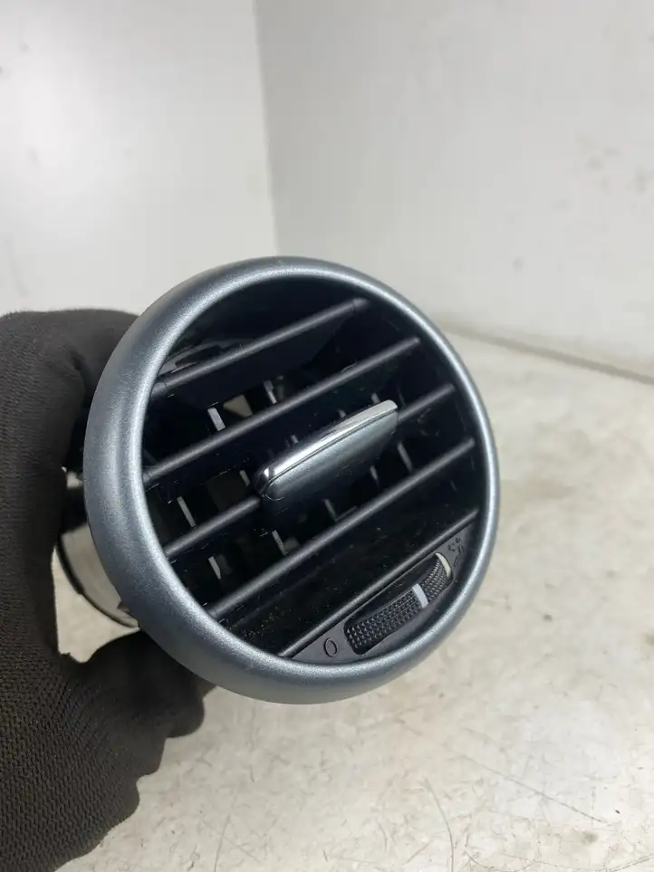 Seat Leon (1P) (2005 - 2012) 5P0819203 Боковой воздушный дефлектор — фото 3