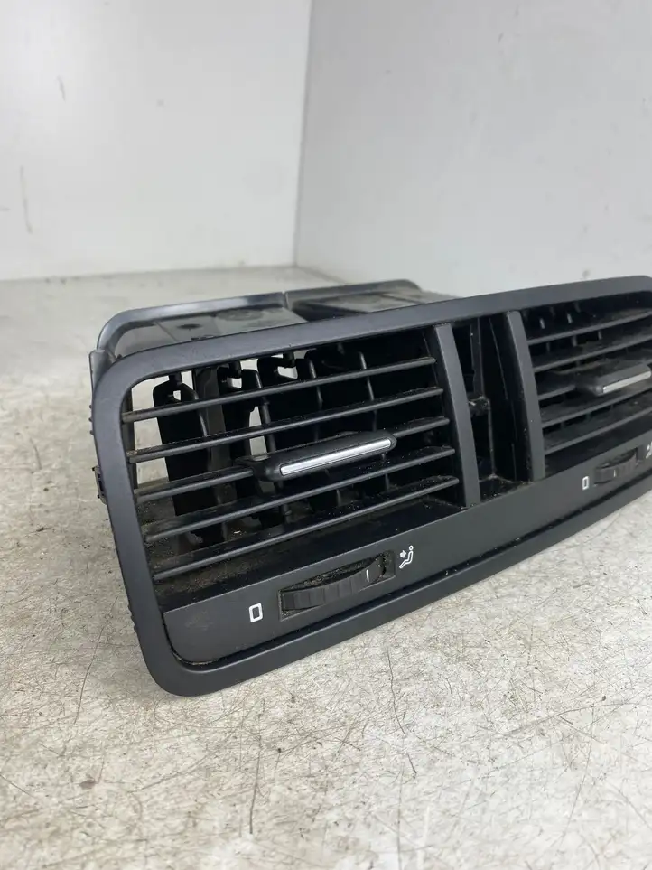 Skoda Yeti (5L) (2009 - 2012) 5L0820951 Центральный воздушный дефлектор — фото 2