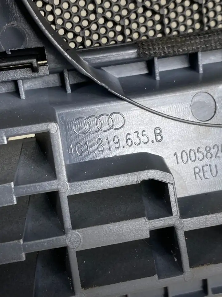 Audi A6 C7 (2011 - 2014) 4G1819636B Накладка центрального динамика — фото 4