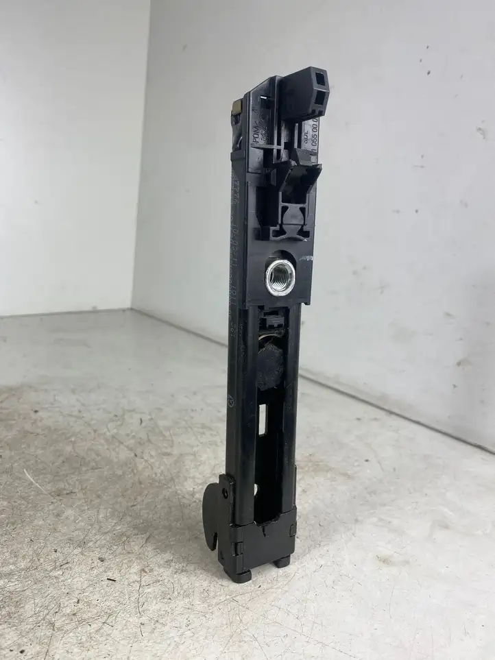 Seat Leon (1P) (2005 - 2012) 1T0857819 Регулятор ремня безопасности — фото 1