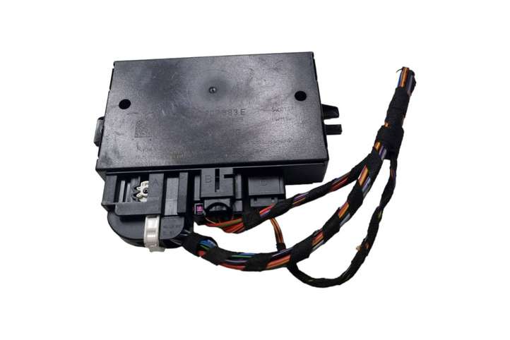 Skoda Octavia Mk3 (5E) (2013 - 2019)  5Q0907383E Блок управления крюка для прицепа