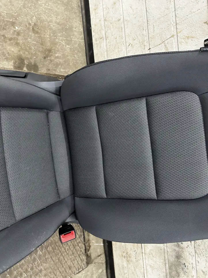 Volkswagen Golf Sportsvan (2014 - 2017) Переднее сиденье пассажира — фото 9