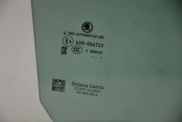 Skoda Octavia Mk4 (2019 - ) 5E7845206A Стекло задней двери — фото 4