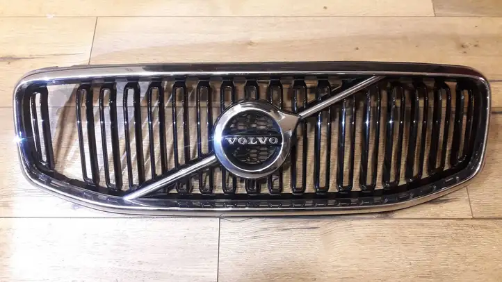 Volvo XC60 (2017 - ) 31416623 Верхняя решетка радиатора — фото 1