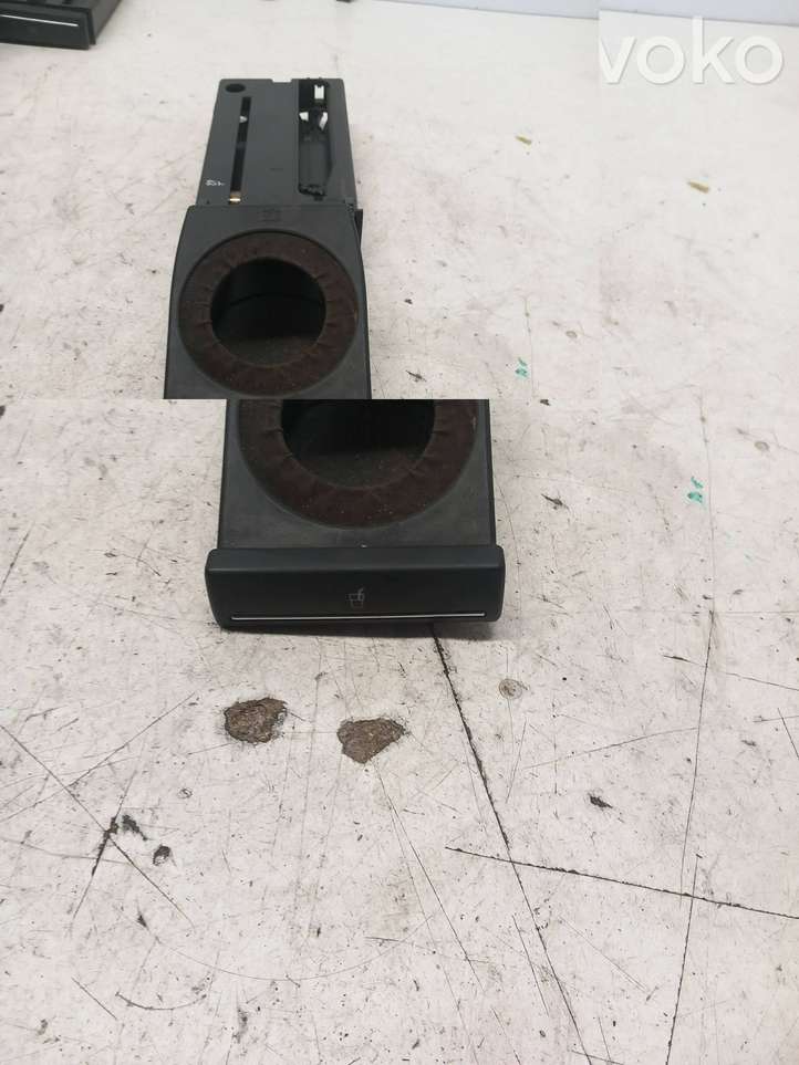 Audi A3/S3 8P (2004 - 2008)  8P0862534 Передний держатель чашки