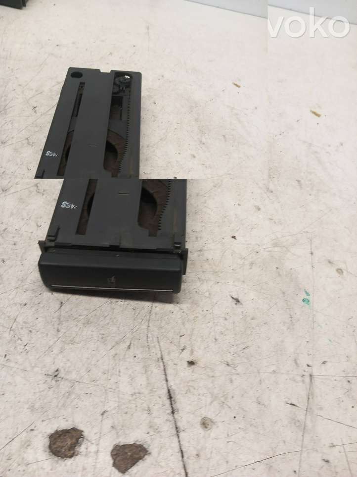 Audi A3/S3 8P (2004 - 2008)  8P0862534 Передний держатель чашки