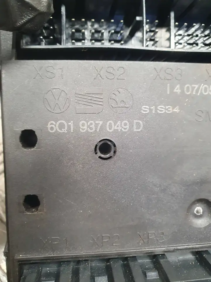 Volkswagen Polo (2005 - 2009) 6Q1937049D Модуль комфорта — фото 2