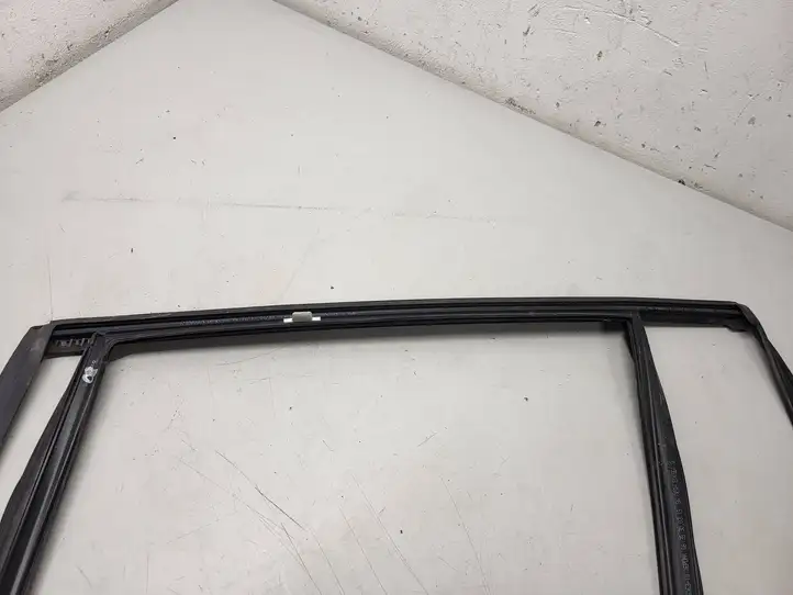 BMW X5 G05 (2018 - ) 7428690 Накладка стекла задней двери — фото 4