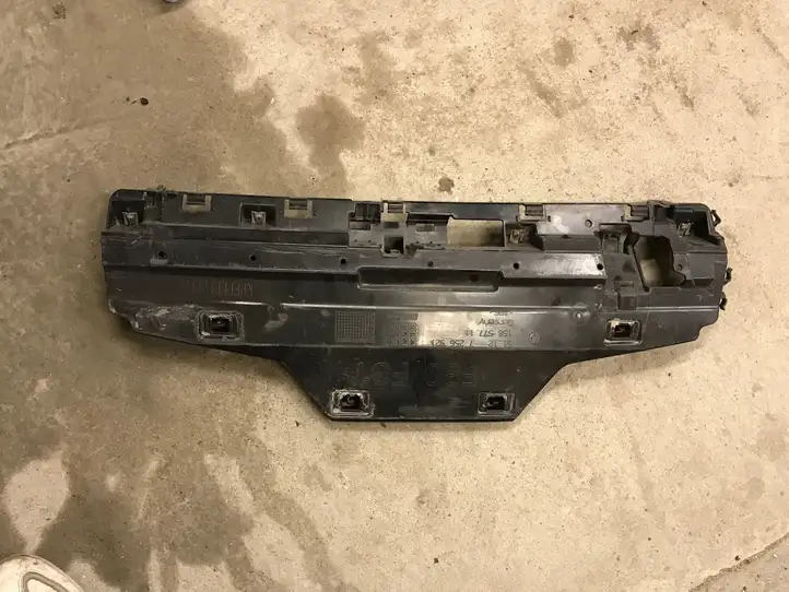BMW 3 F30 F35 F31 (2012 - 2018) 51127256921 Кронштейн заднего бампера — фото 1