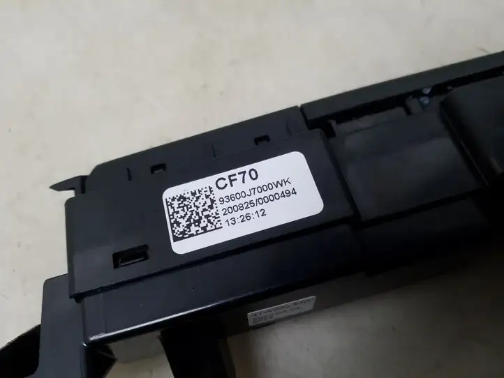 Kia Ceed (2021 - ) 93600J7000WK Включатель аварийных фонарей — фото 2