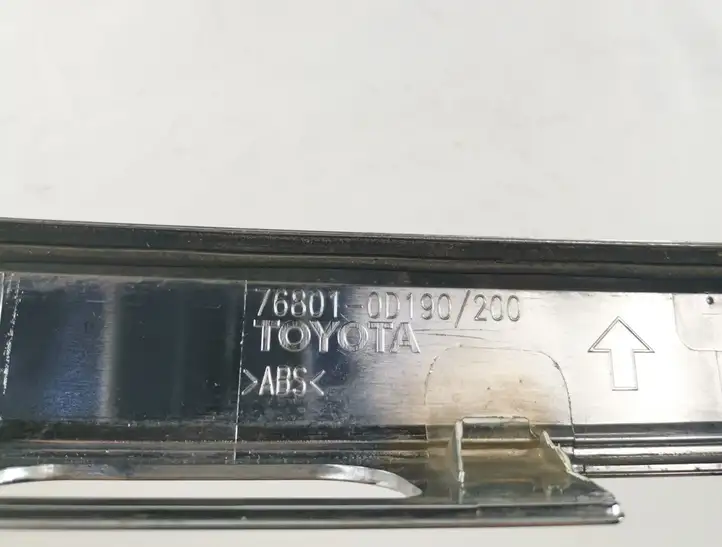 Toyota Yaris (2009 - 2012) 768010D190 Подсветка номера — фото 3