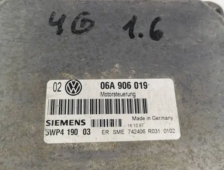 Volkswagen Golf IV (1998 - 2005) 06A906019 Блок управления двигателем (ЭБУ) — фото 3