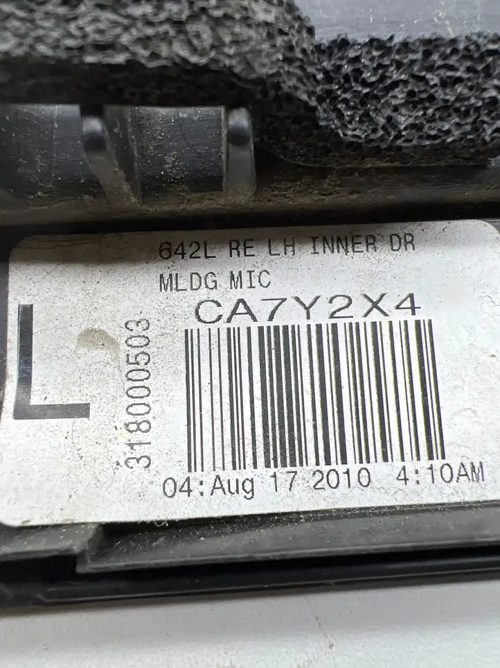Lexus RX 330 - 350 - 400H (2008 - 2012) CA7Y2X4 Прочая отделка задней двери — фото 2