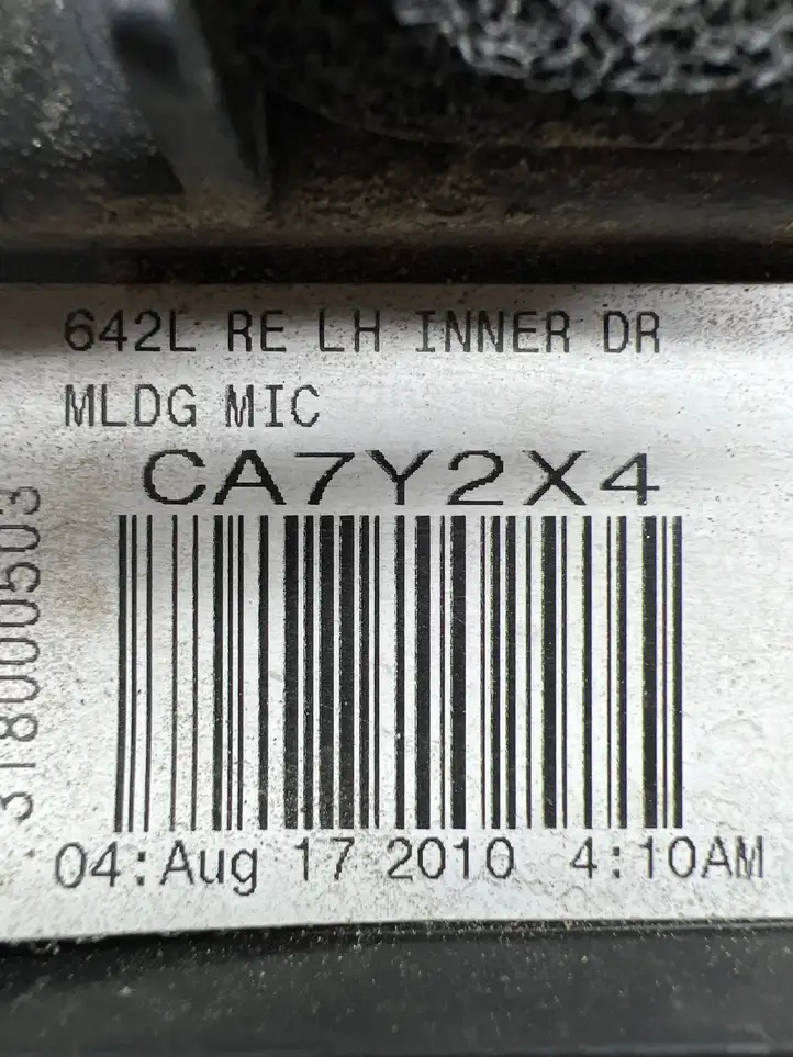 Lexus RX 330 - 350 - 400H (2008 - 2012) CA7Y2X4 Прочая отделка задней двери — фото 3
