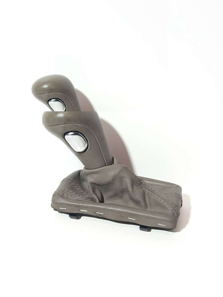 Audi A4 (2007 - 2011)  8K1713139A Отделка рычага переключения передач (кожа, головка)