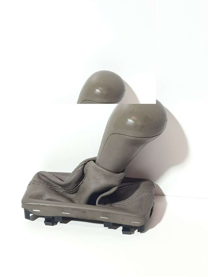 Audi A4 (2007 - 2011)  8K1713139A Отделка рычага переключения передач (кожа, головка)