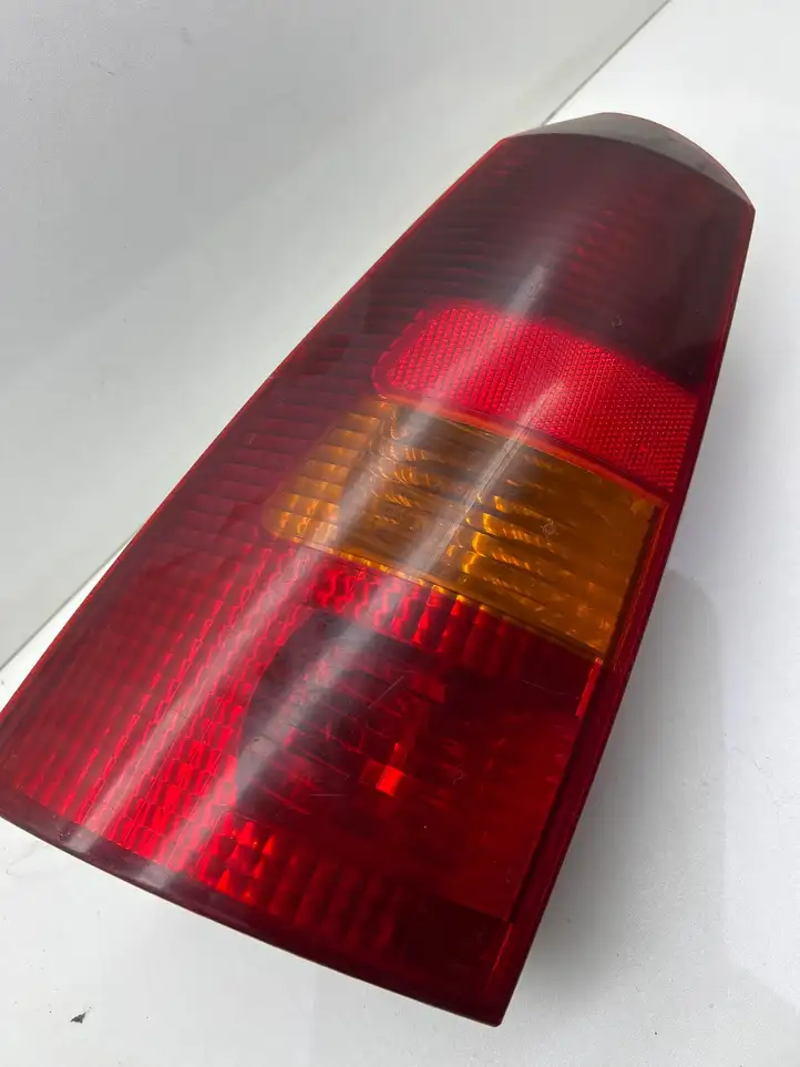 Ford Focus (1998 - 2004) Задний фонарь в кузове — фото 2