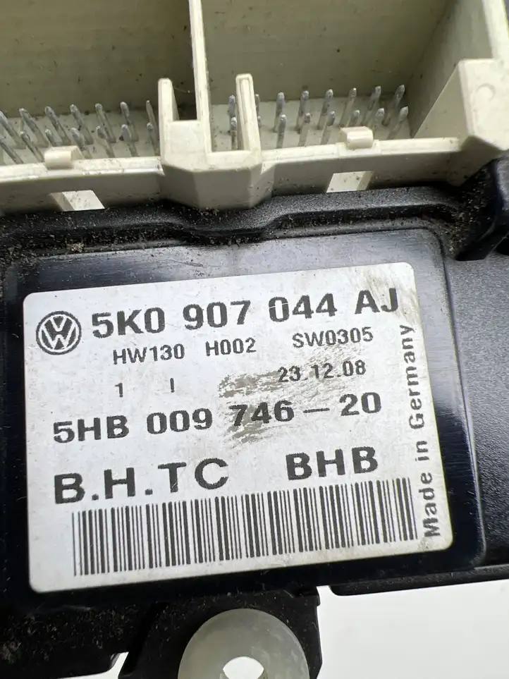 Volkswagen Golf VI (2009 - 2013) 8K0907044AJ Блок управления климат-контролем — фото 2