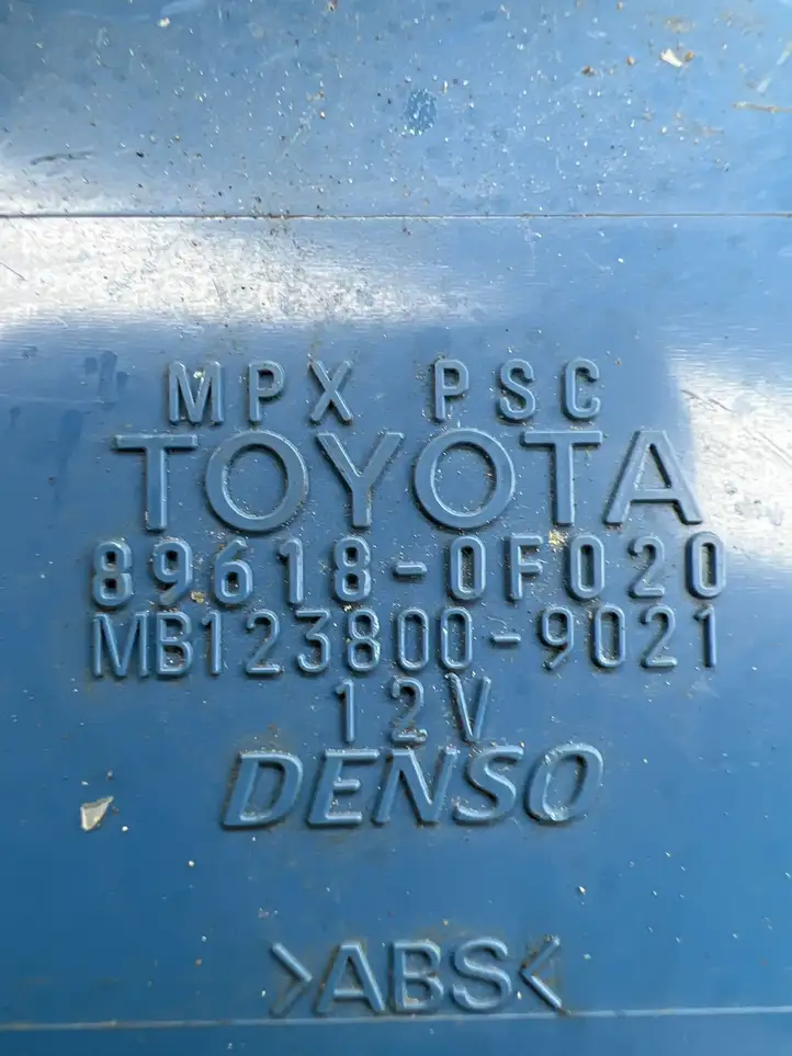 Toyota Corolla Verso AR10 (2004 - 2009) 896180F020 Блок управления зажиганием — фото 2