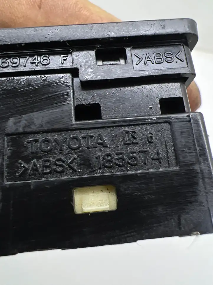 Toyota Corolla Verso AR10 (2004 - 2009) 183574 Включатель зеркал — фото 1
