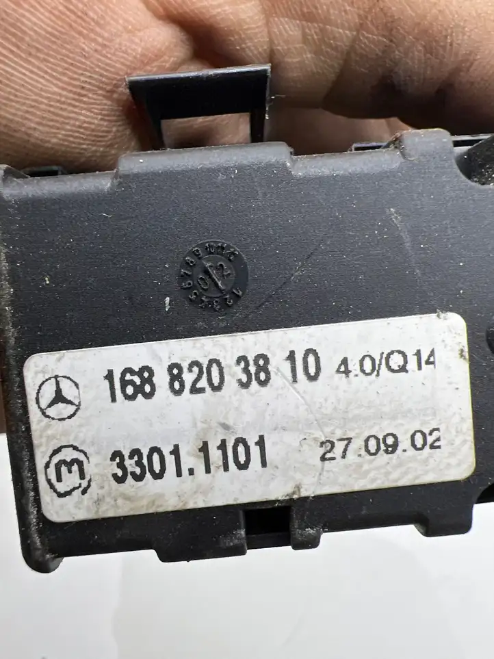 Mercedes-Benz A W168 (1997 - 2004) 1688203810 Другие включатели / ручки/ переключатели — фото 2
