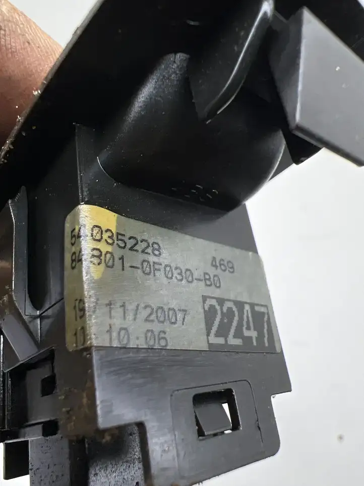 Toyota Corolla Verso AR10 (2004 - 2009) 54035228 Блок кнопок стеклоподъемников — фото 2