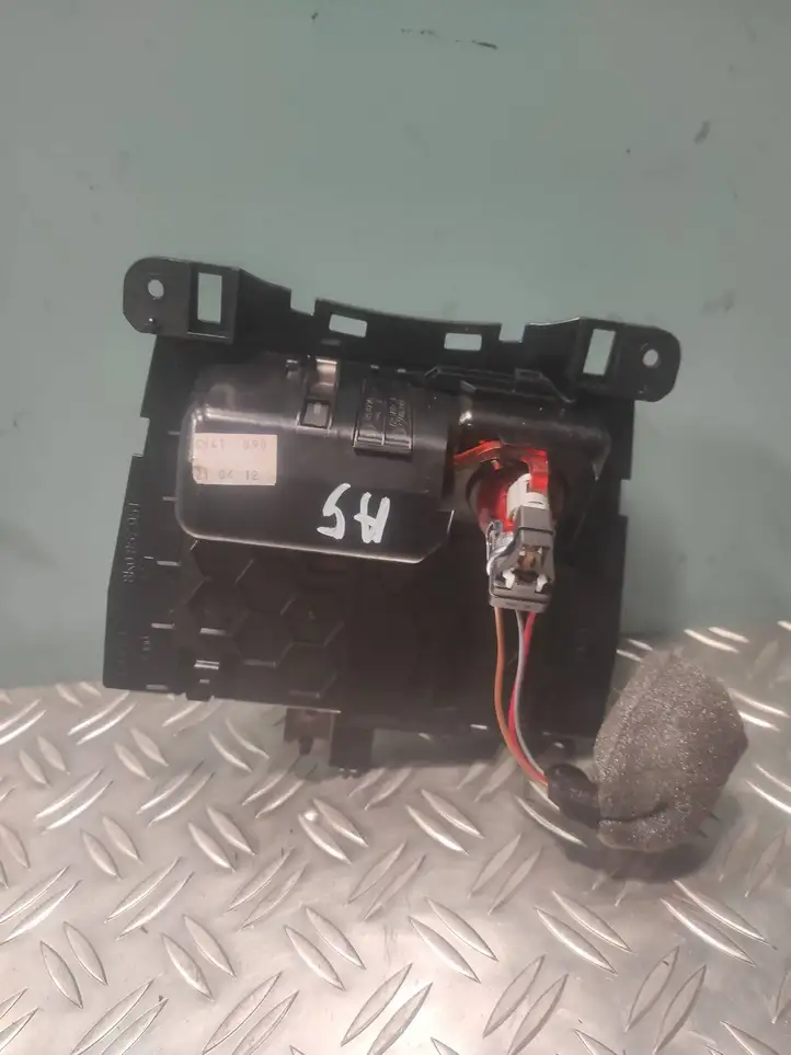 Audi A5 8T 8F (2011 - 2016) 8K0857951 Передняя пепельница — фото 2